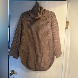 Ann Taylor turtle neck scoop bottom sweater size S